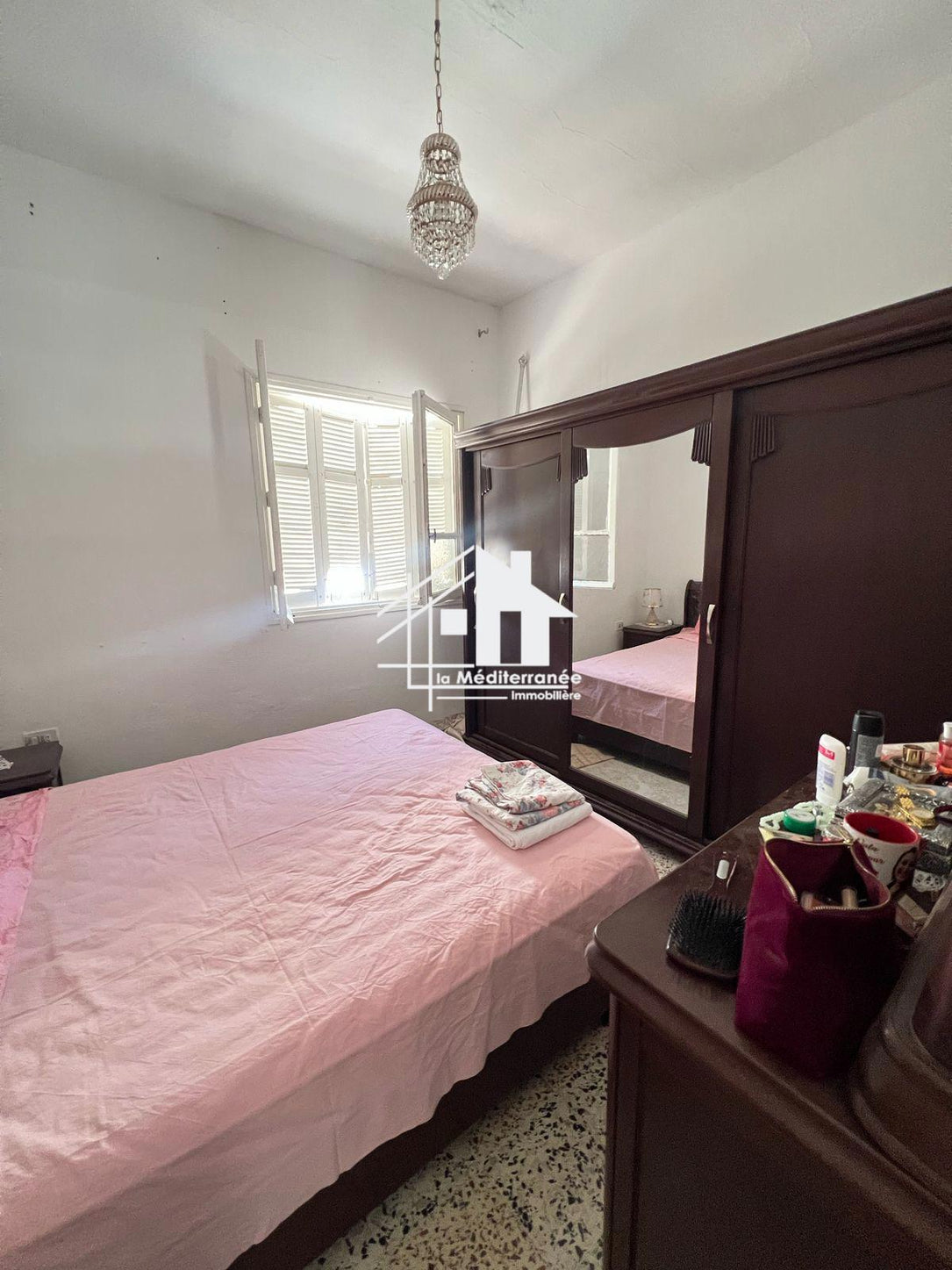 À vendre villa avec deux appartements,studio et jardin à saint clément bardo