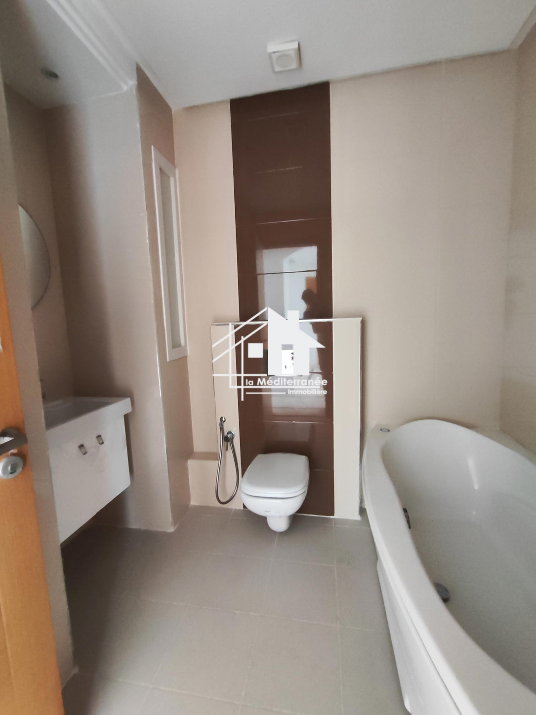 A vendre S+2 jamais habitée a la cité Wahat