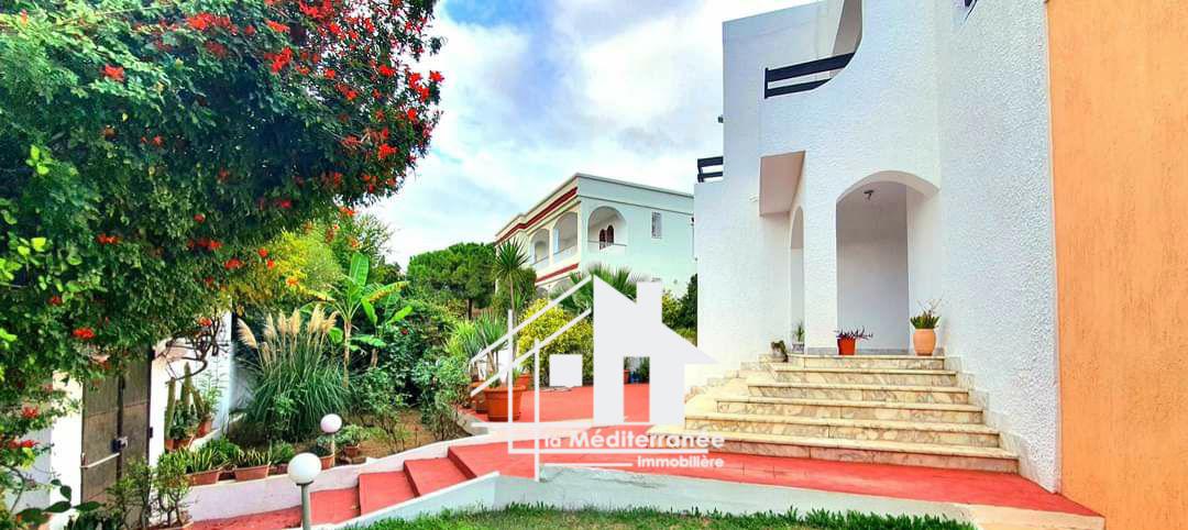 A vendre villa S+6 à la Marsa