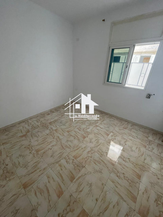 A louer étage de villa s+3  au bardo lahnaya