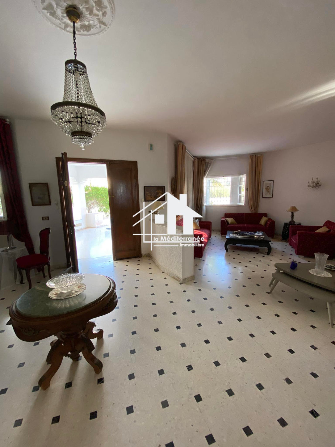 A vendre une villa R+1 à Hammam chat