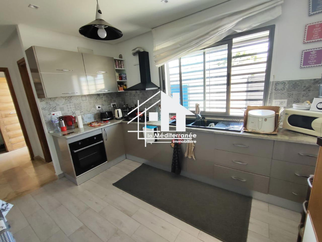 A vendre une superbe villa jumelée avec piscine et jardin