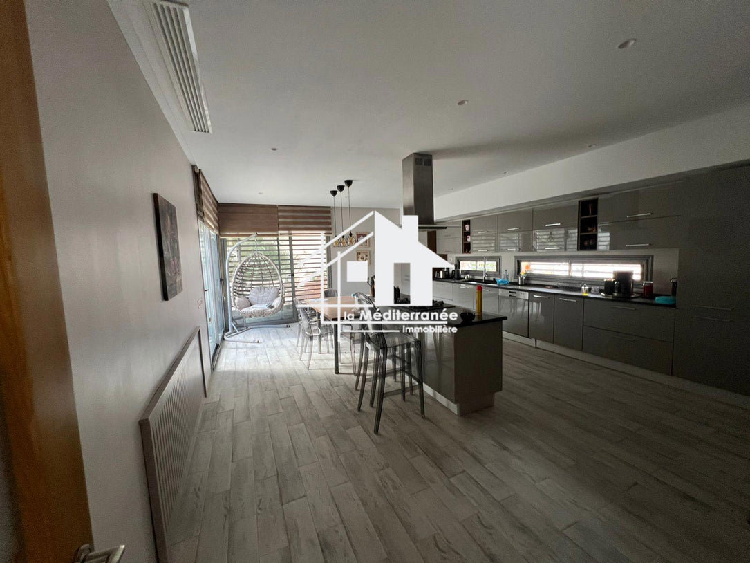 A vendre une luxueuse villa plain pied à la soukra