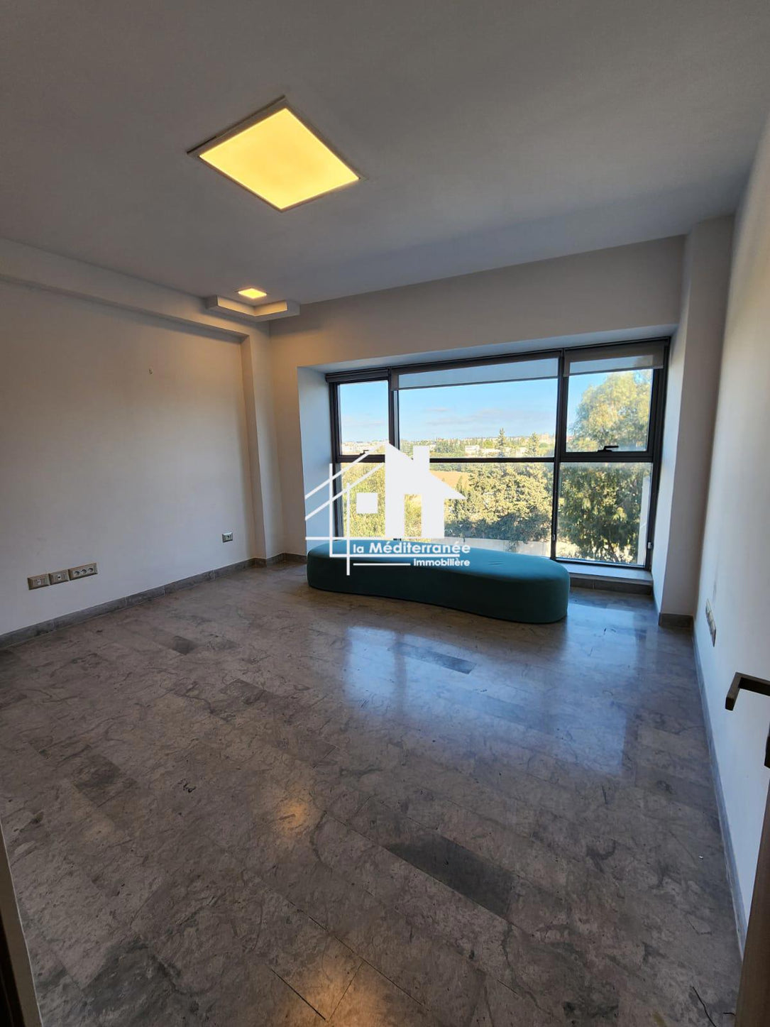 A louer bureau H+2 à la soukra