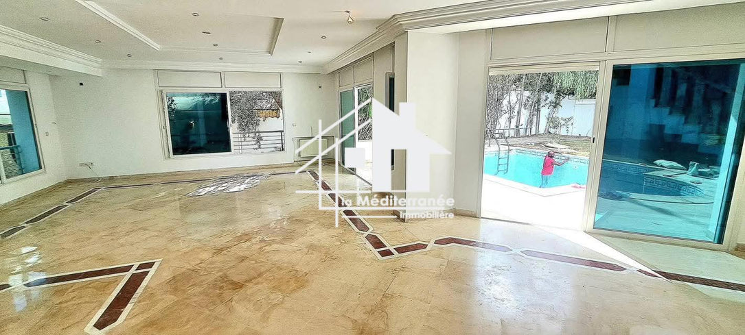 Une villa S+4 à Ain Zaghouan Nord