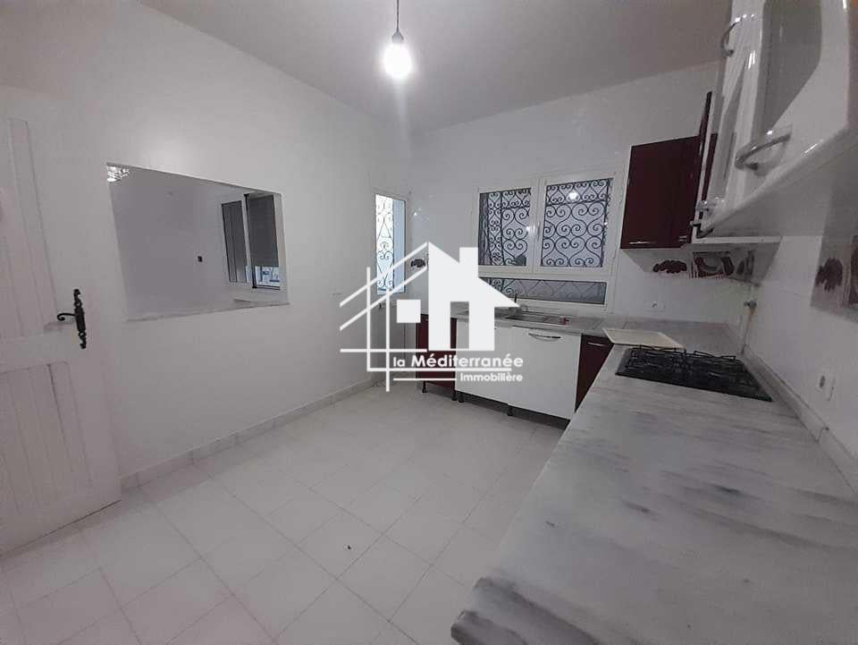 Une villa S+3 à Gammarth