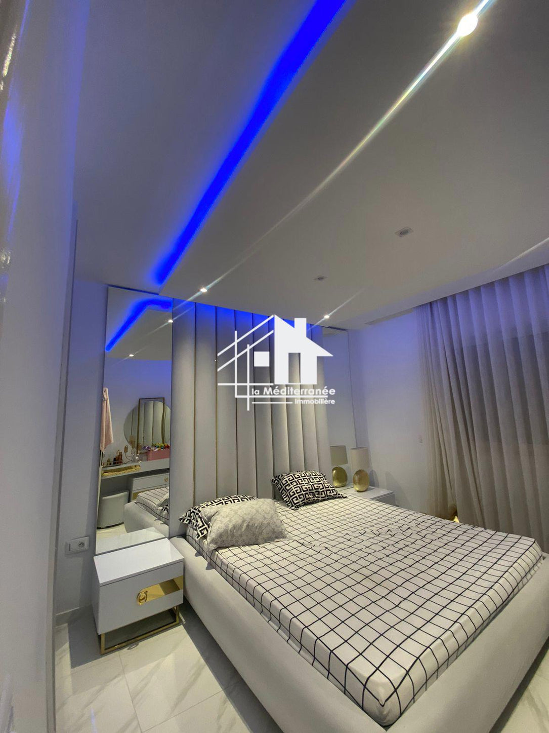 A vendre appartement S+3 hst au bardo 2