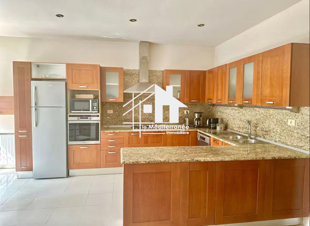 A louer Villa S+5 à la Marsa