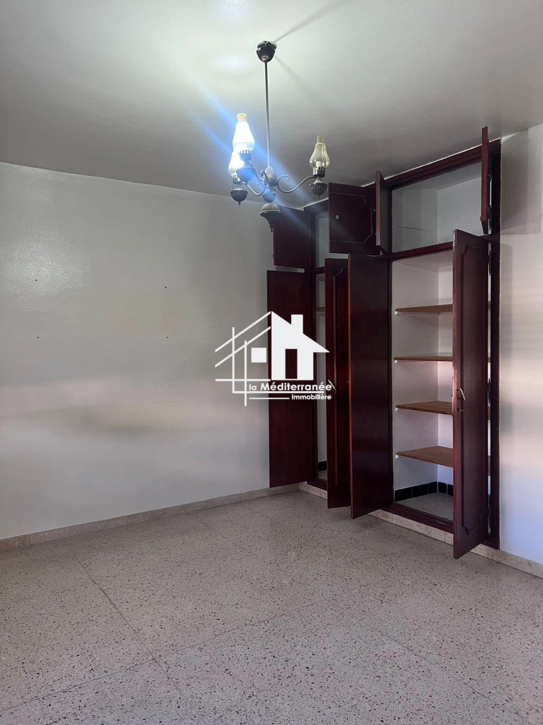 A louer étage de villa 2S+4 AU BARDO