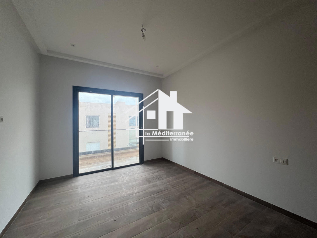 A vendre un appartement S+2 à Chotrana 1