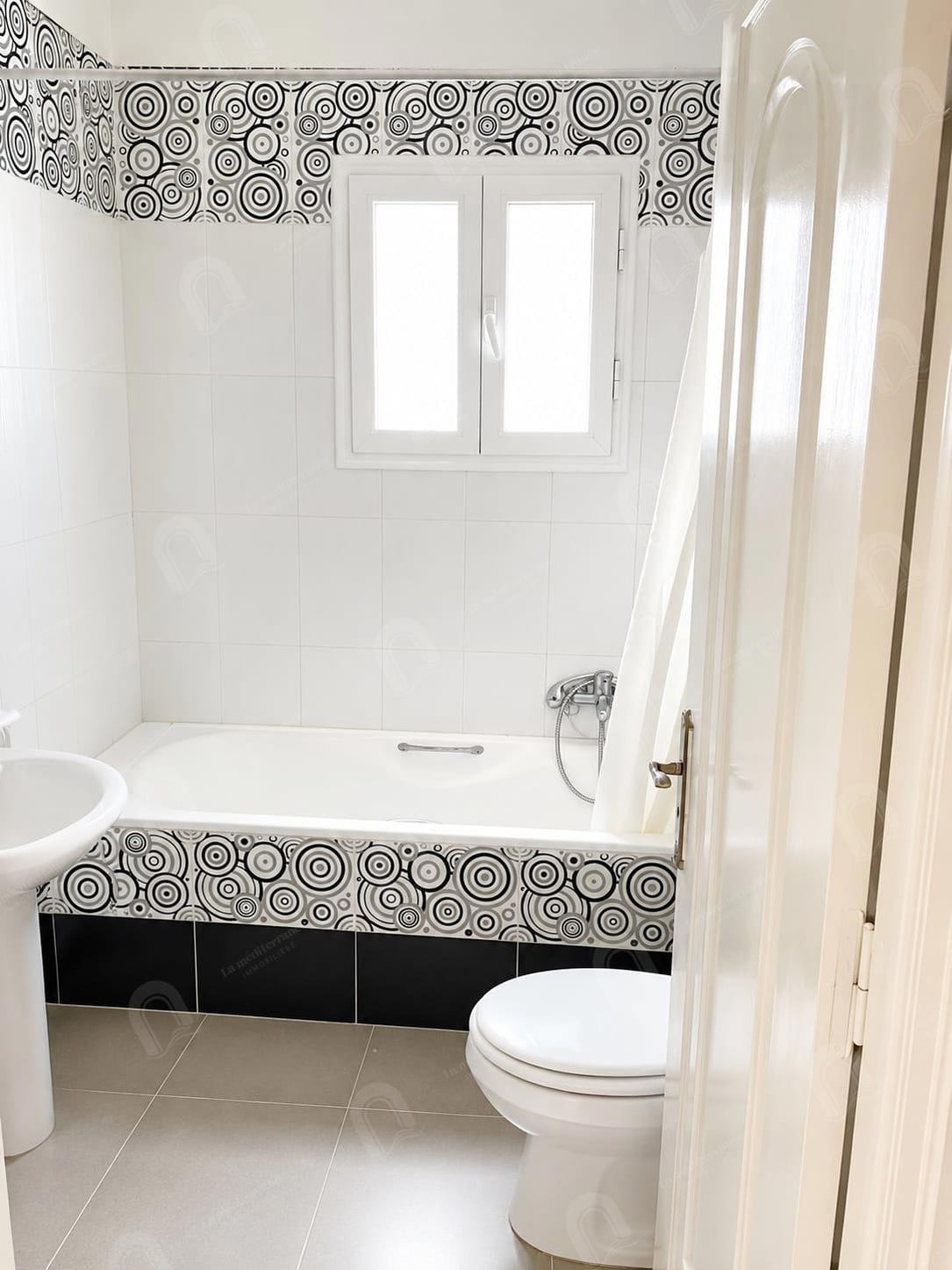 A louer un appartement S+2 au 1er étage