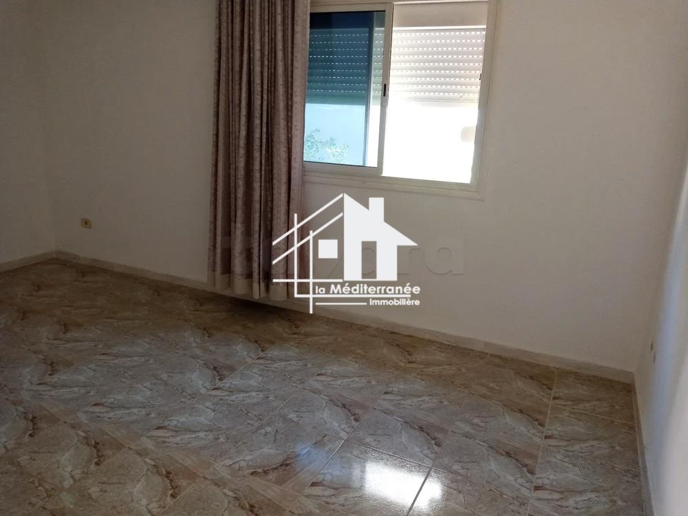 A louer étage de villa S+2 indépendant à khaznadar