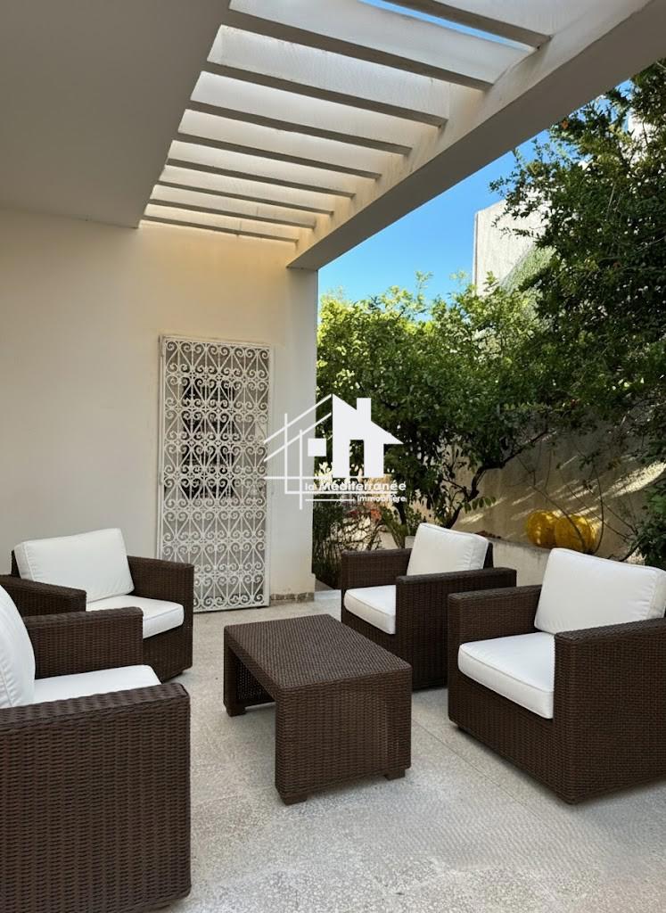 A louer une villa s+5 meublée à sidi Daoued