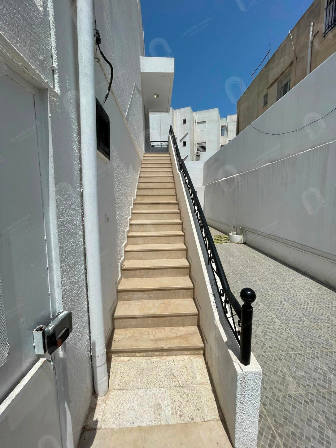 A vendre étage de villa 2S+2 Hst au bardo hedi haker