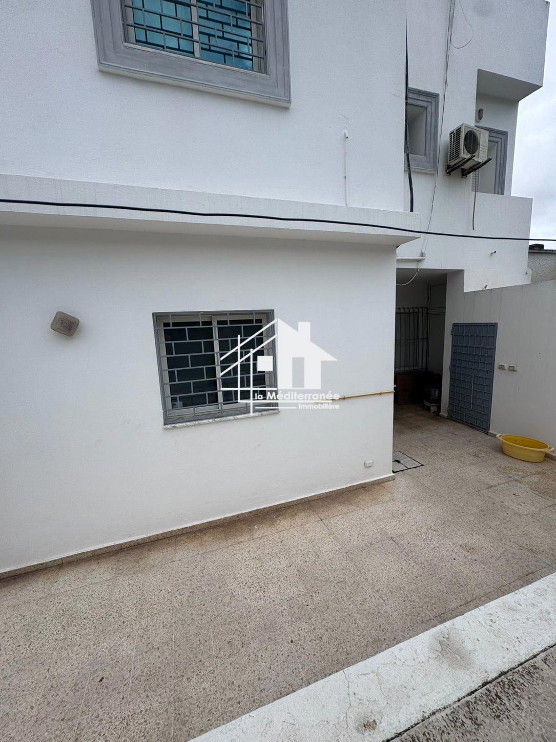A vendre une villa 2S+5 au bardo
