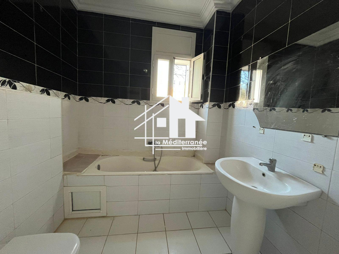 A vendre étage villa s2 a sidi daoued