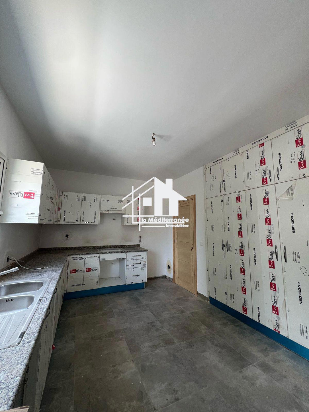 location des étages de villas s3 jamais habitée au Bardo