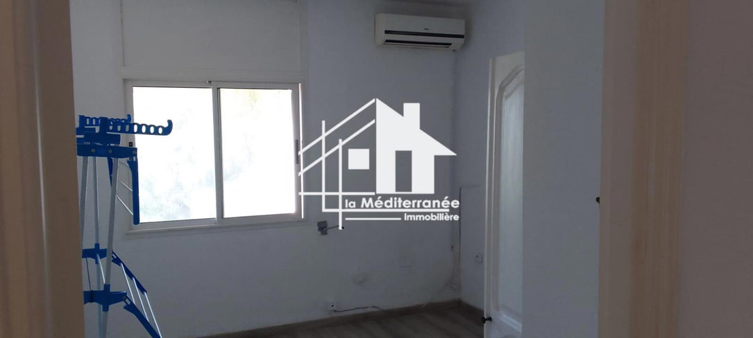 A vendre appartement s+3 à cité les pins