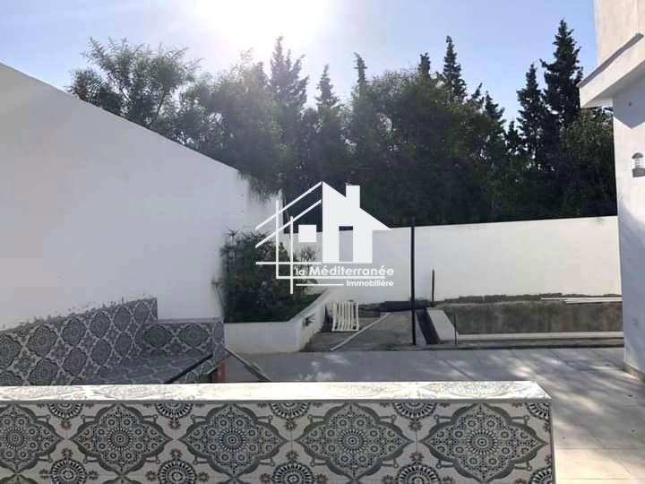 A louer étage de villa S+3 à la Soukra