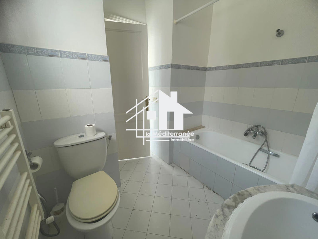 A vendre villa s+6 avec piscine à Marsa Nassim