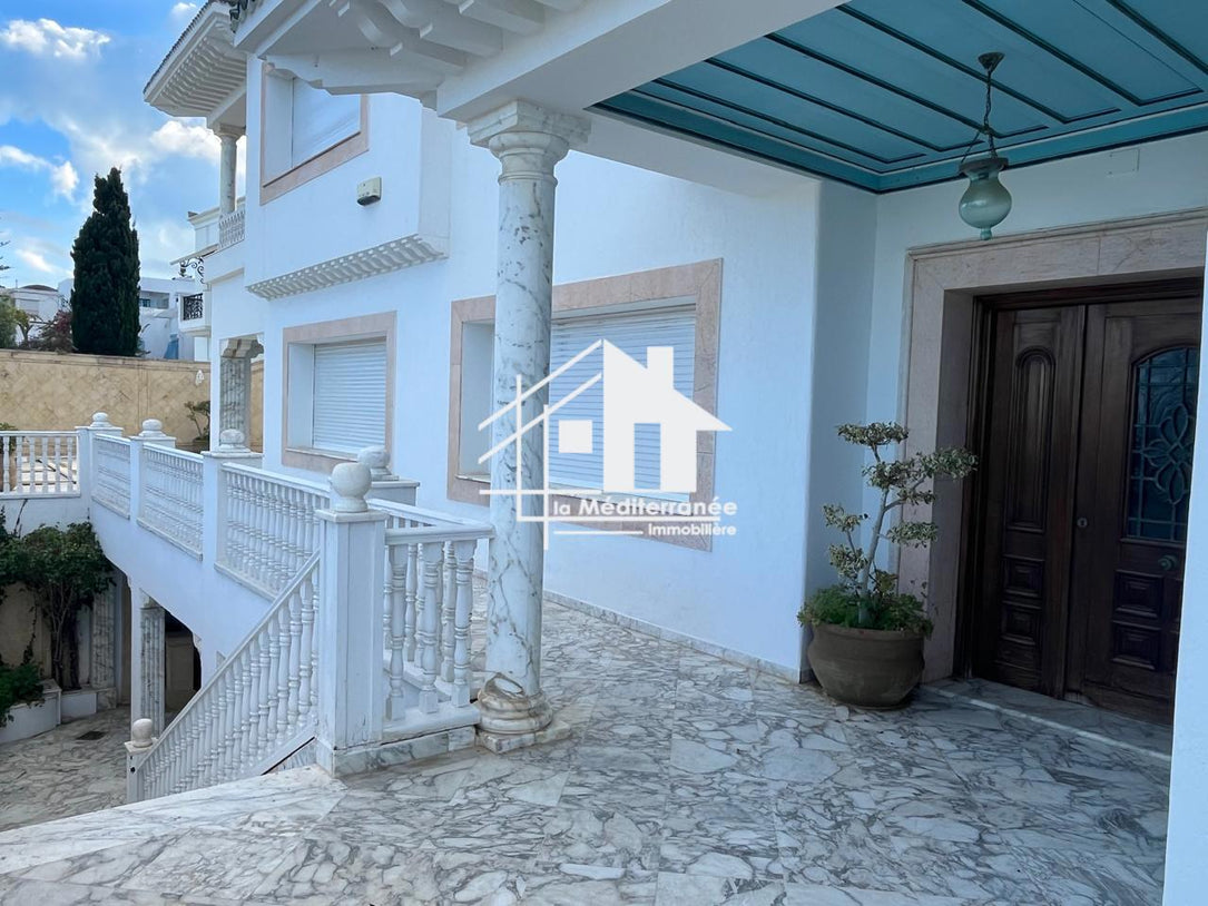 A louer villa s+6 à la Marsa cube
