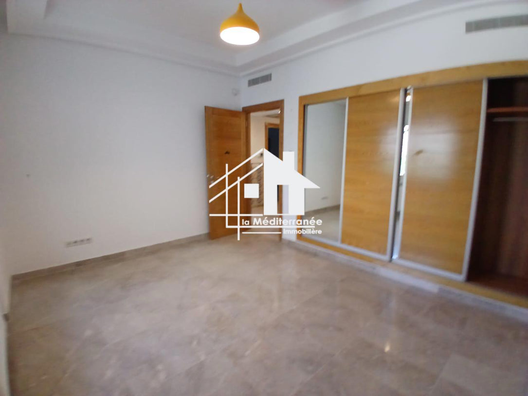 A louer triplex aux jardin de carthage
