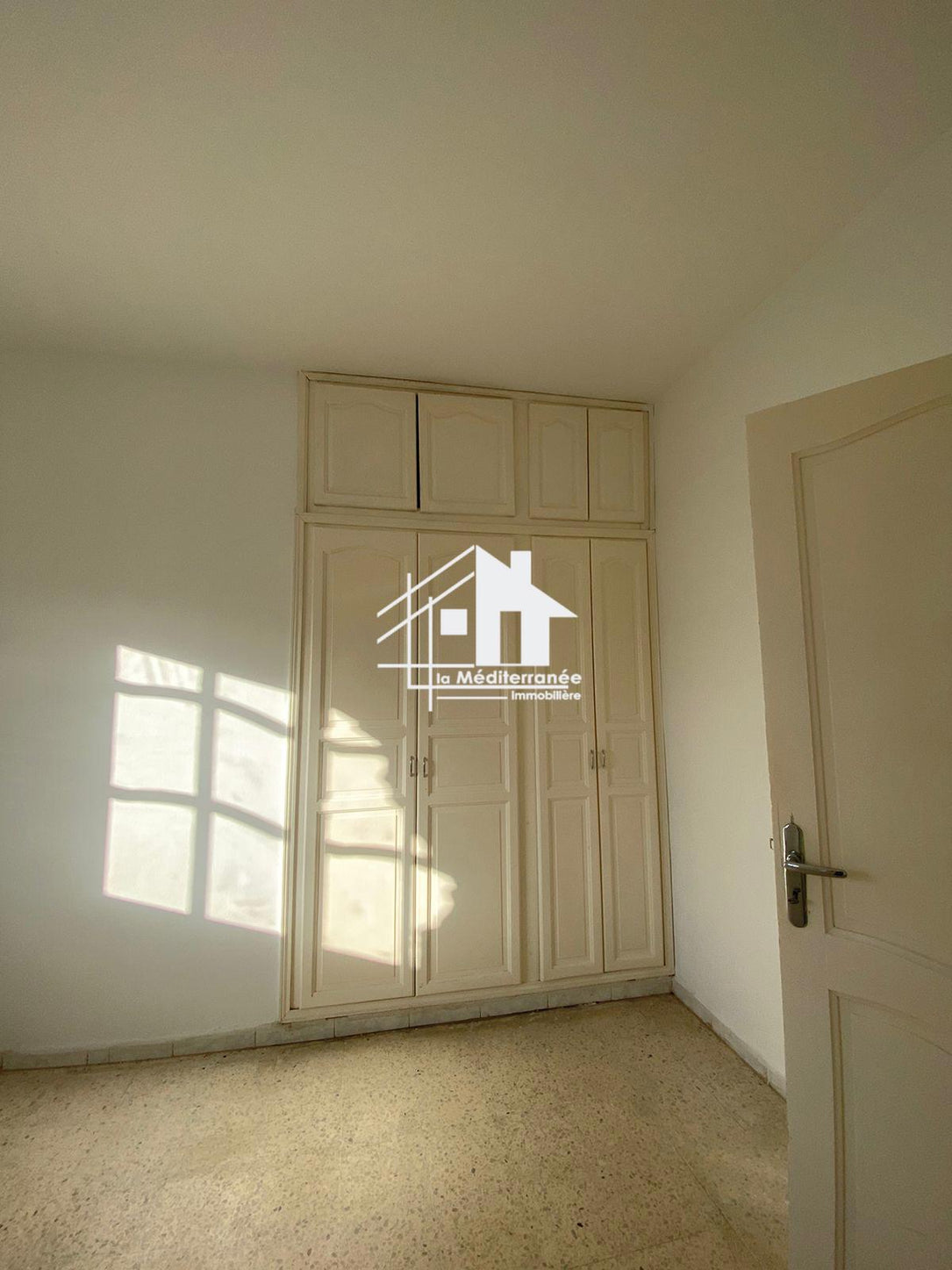 a louer étage de villa s+3 cité riadh bardo