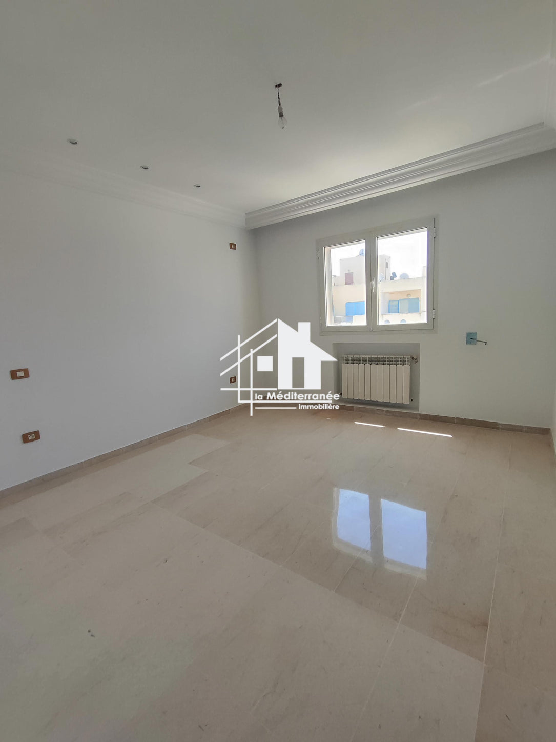 A vendre S+2 jamais habitée a la cité Wahat