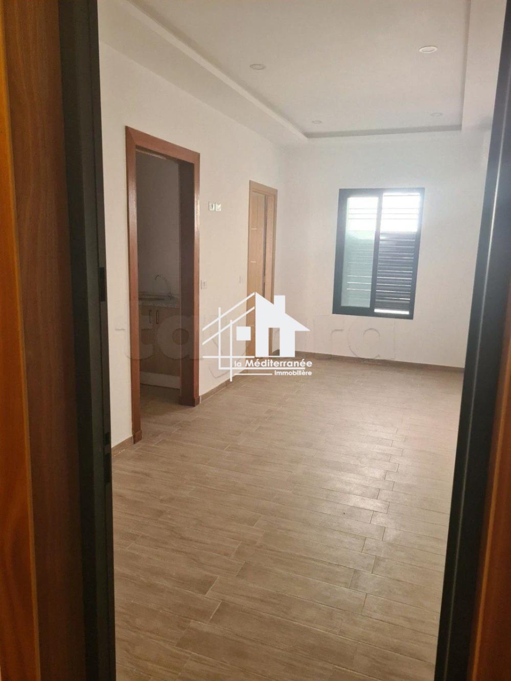 A vendre un bureau H+1 à Ezzahra