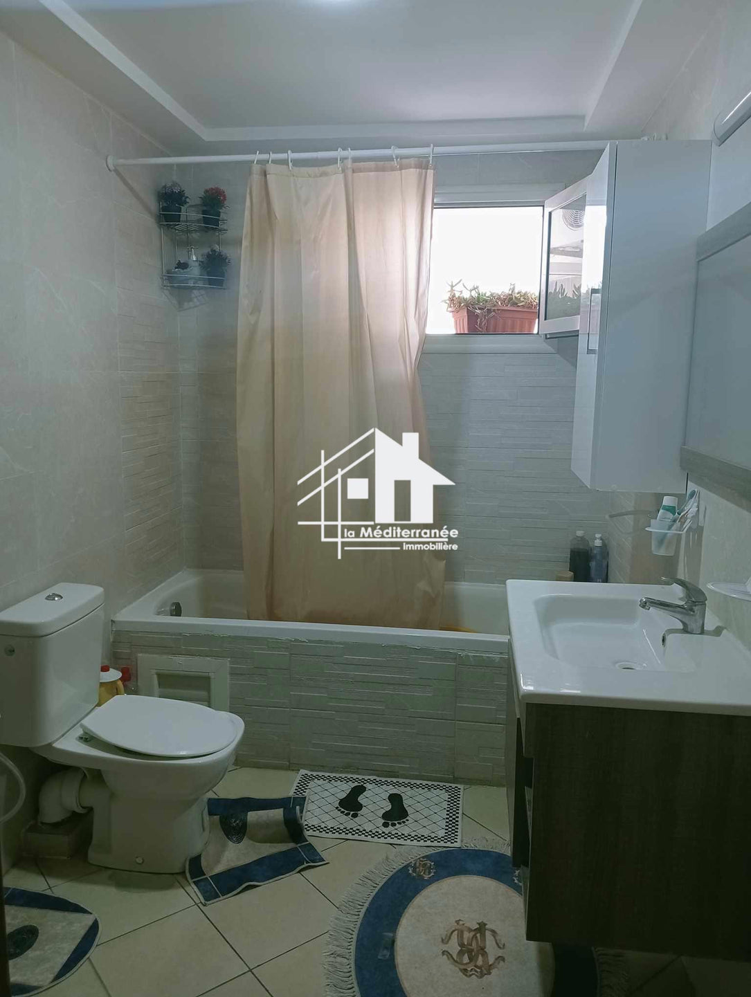 A vendre un appartement s+2 hst avec terrasse à Hammam lif