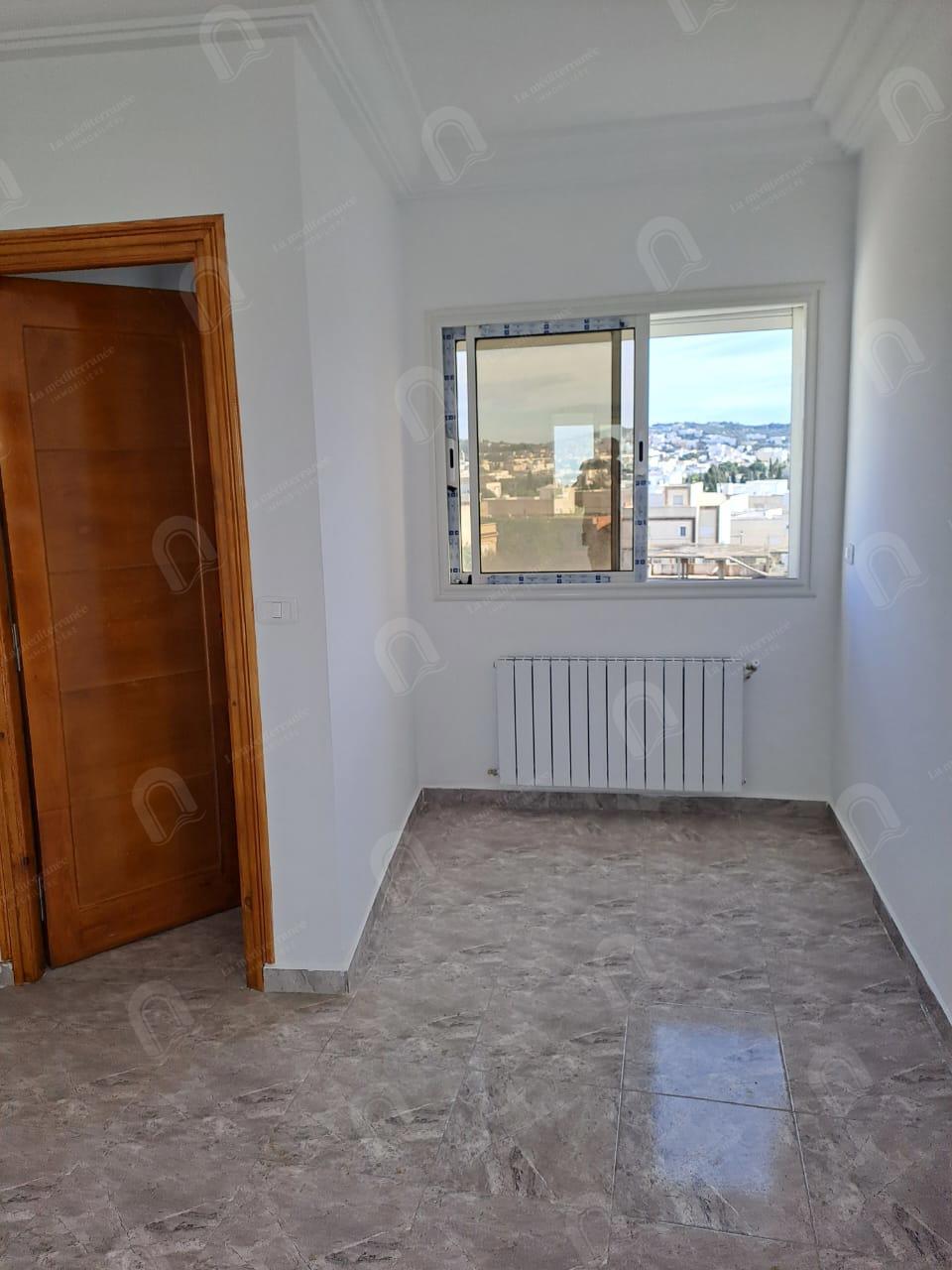 A louer triplex s3 à Gammarth  Forêt