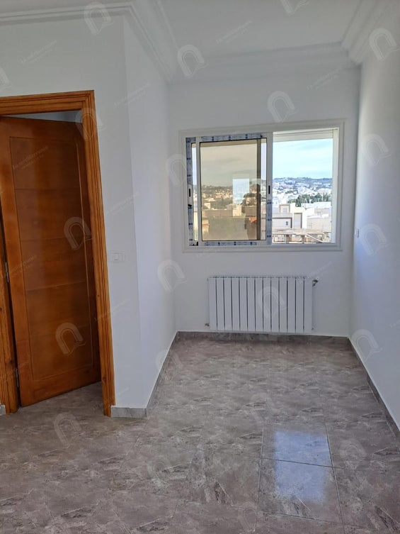 A louer triplex s3 à Gammarth  Forêt
