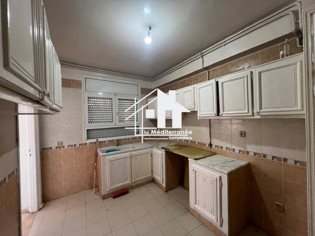 à louer un appartement s+3 à cité Ennasr