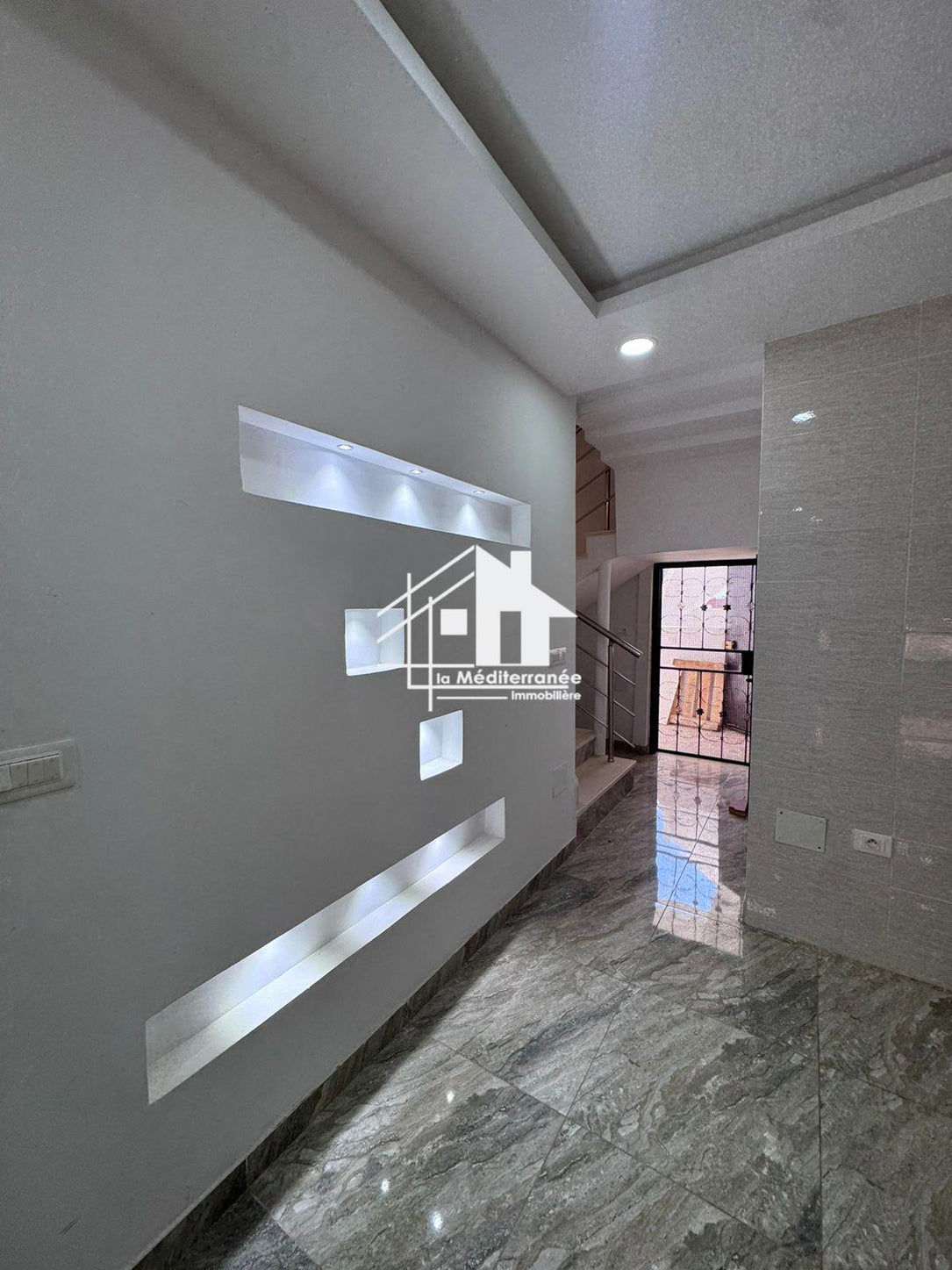 a louer étage de villa s+2 à cité ezzouhour 1
