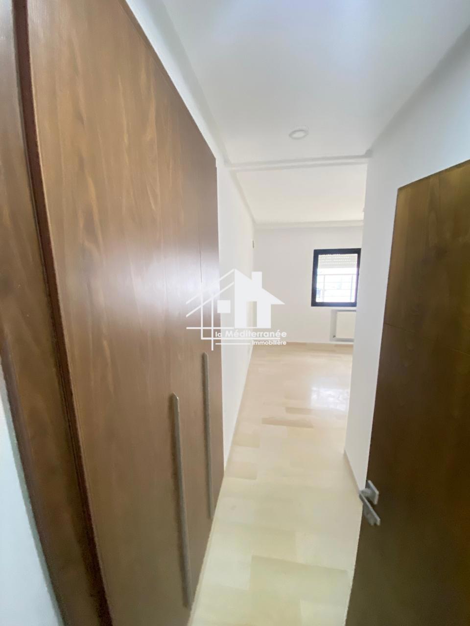 A vendre appartement S+3 HST à Manouba