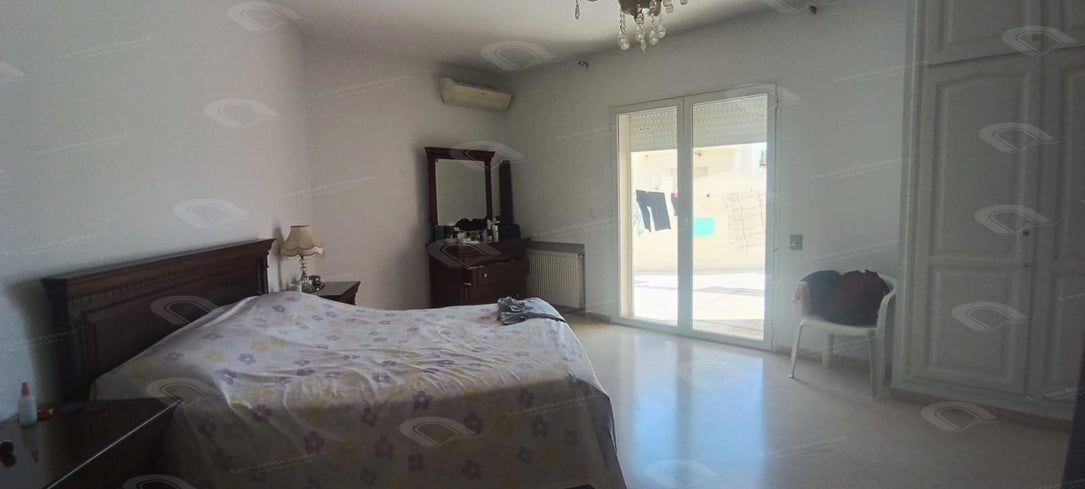 A vendre un spacieux s+4 à ain zaghouan