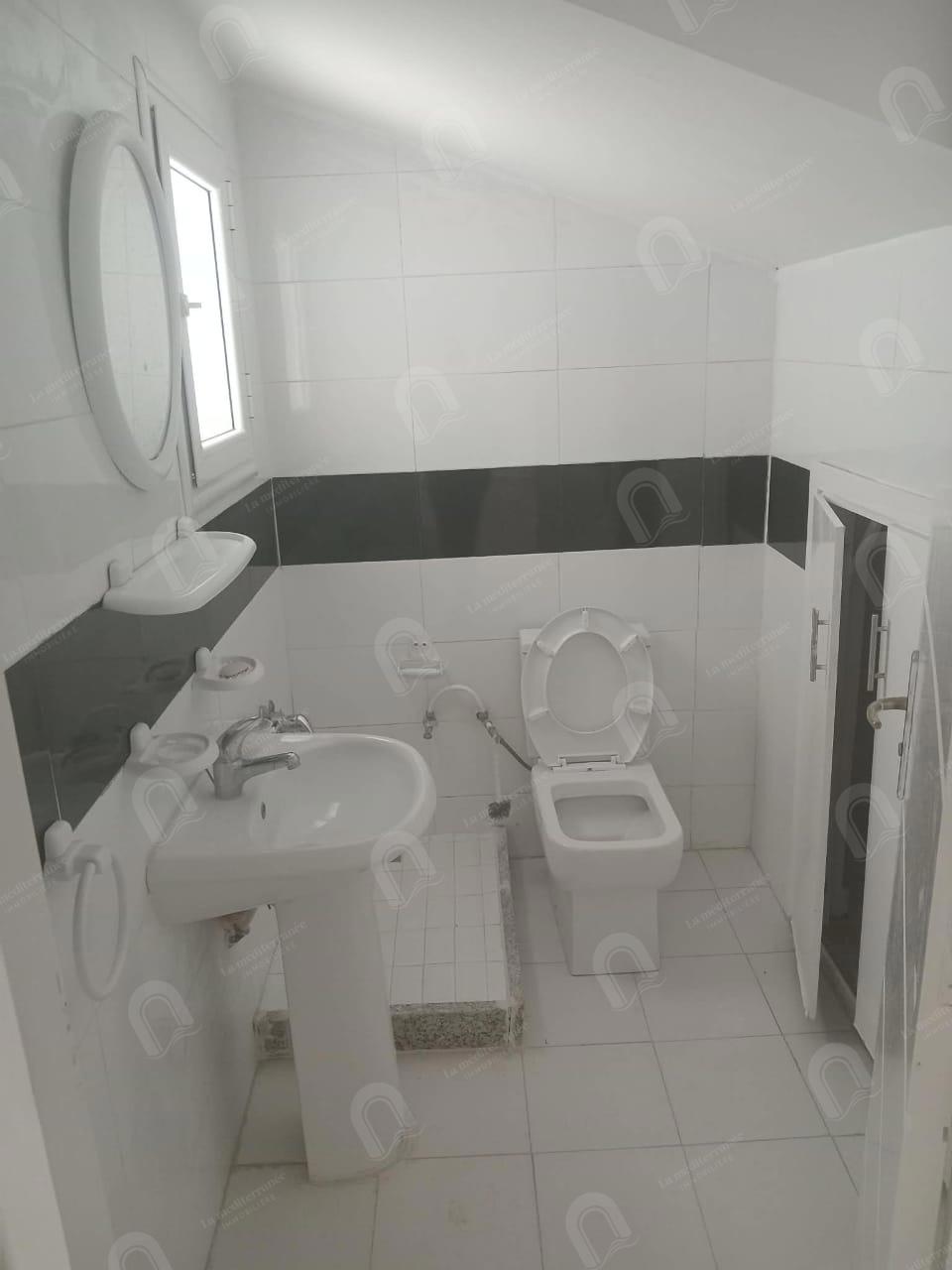A louer Etage de villa  s+1 à jardin d'el menzah 2