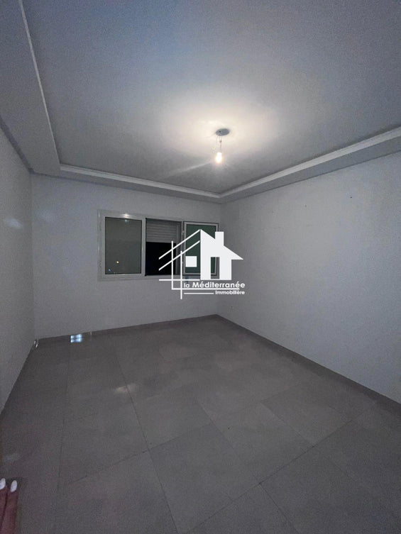 A vendre  un appartement s+2 a cite  wahat