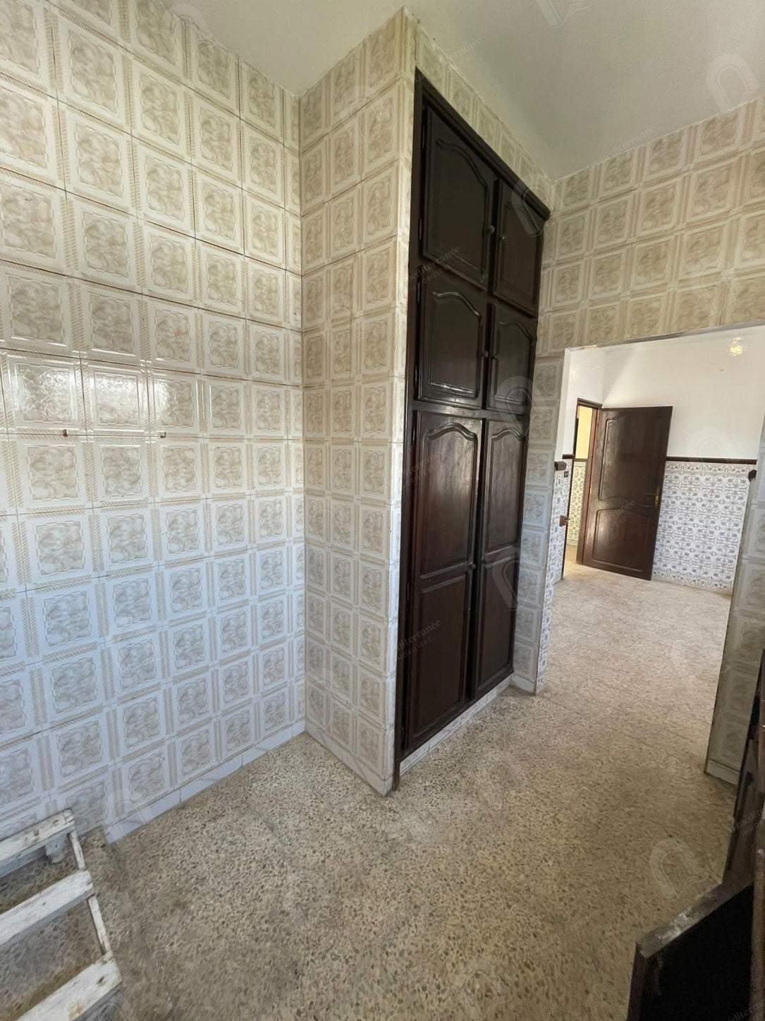 A louer un étage de villa S+3 indépendant situé au 1er étage