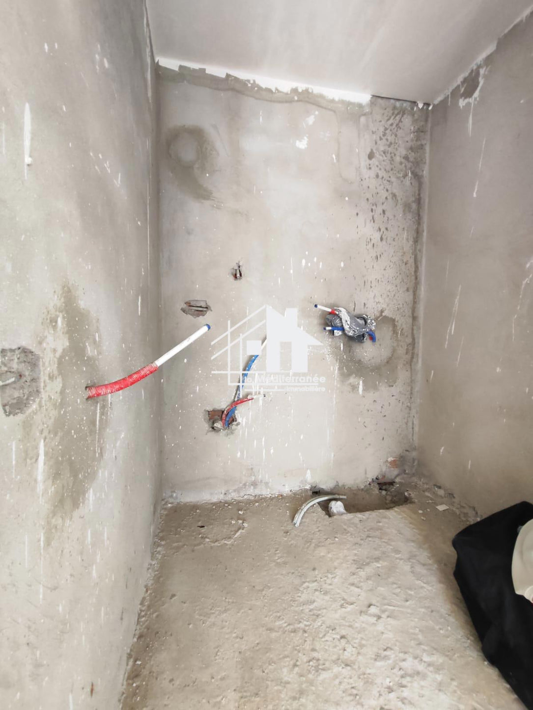 A vendre Villa Jumelée inachevé a la Soukra