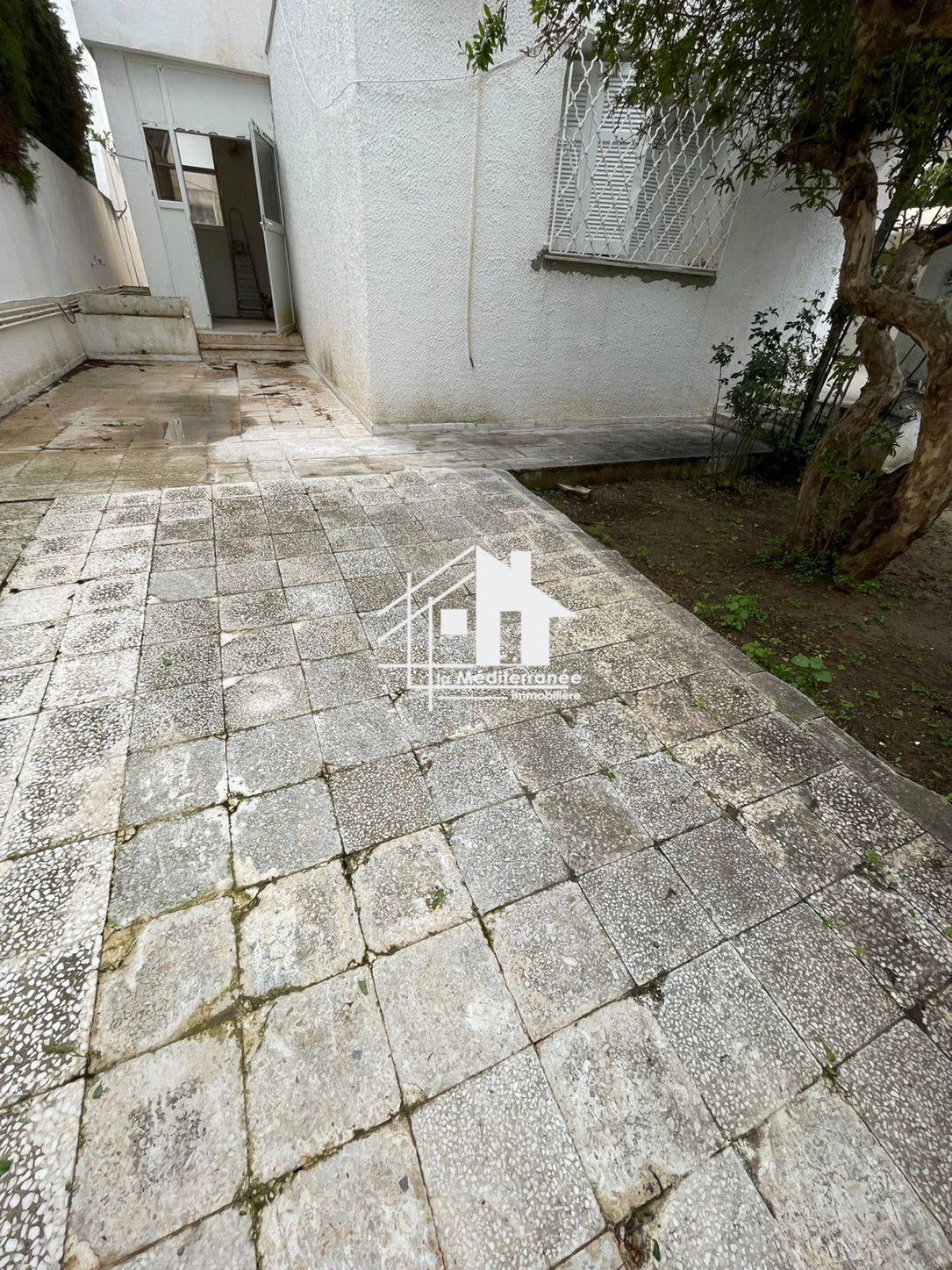 A louer un étage de villa  s+3 à Menzah 9