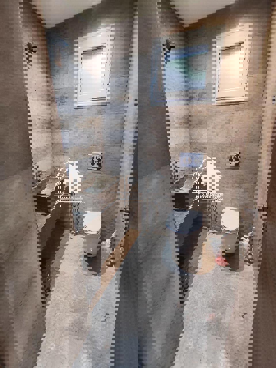 A louer un spacieux s+3 à la soukra closerie