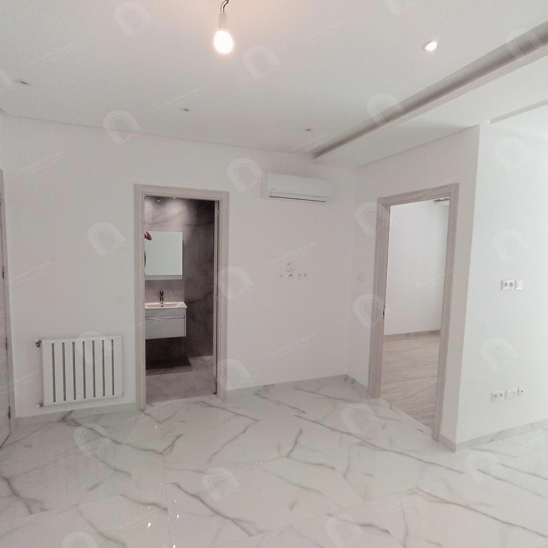 A louer un appartement s+1 à cité ennaser2