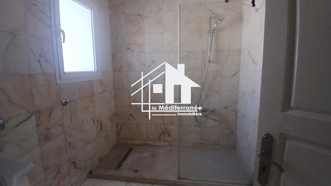 une villa S+4 a gammarth