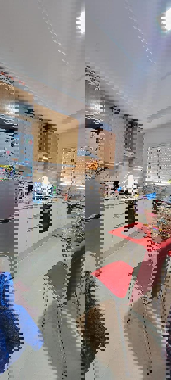 A louer un S+2  vide à cité wahat