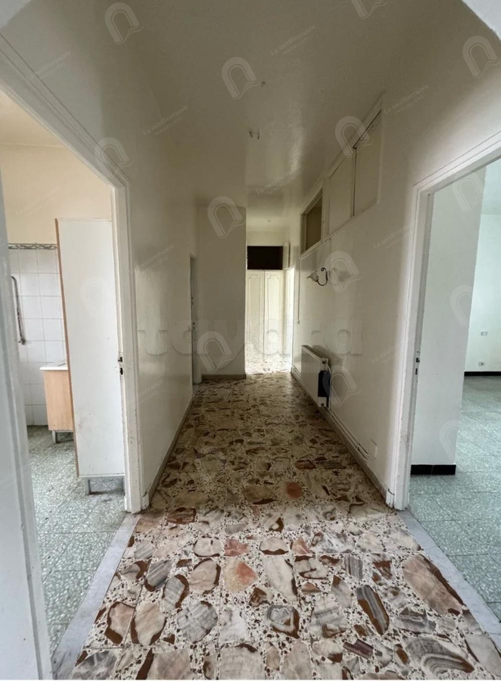 A louer étage de villa S+2 au bardo