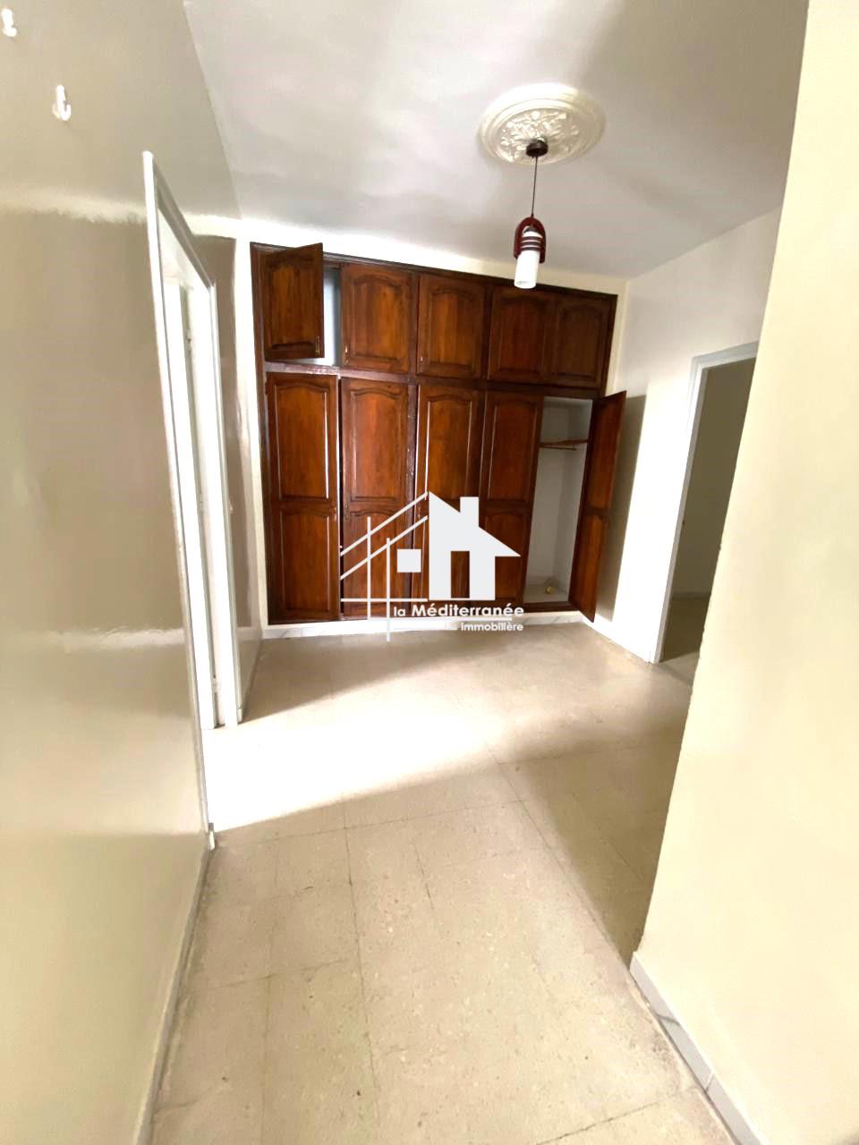 A louer étage de villa S+3 à cité riadh bardo