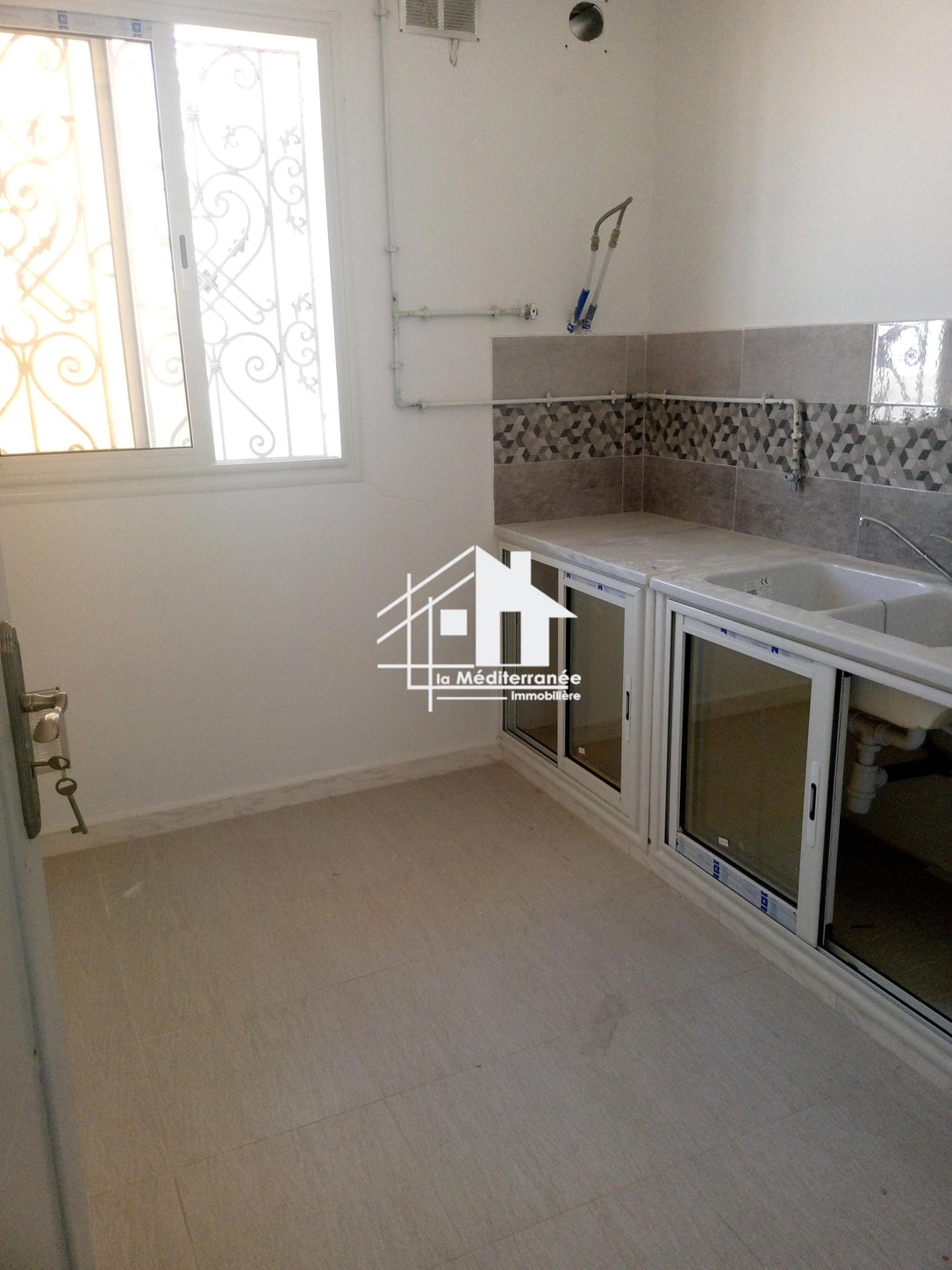 bureau H+2 à mourouj 4