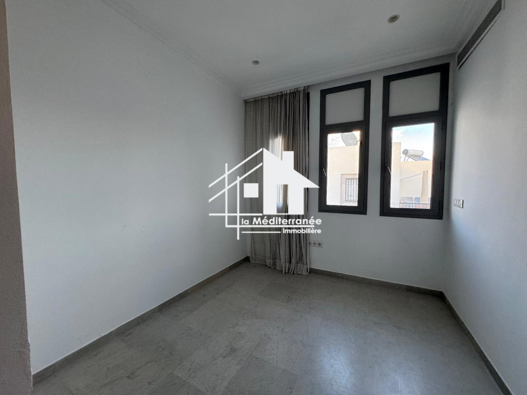 Une magnifique villa S+5 avec piscine au Lac 2