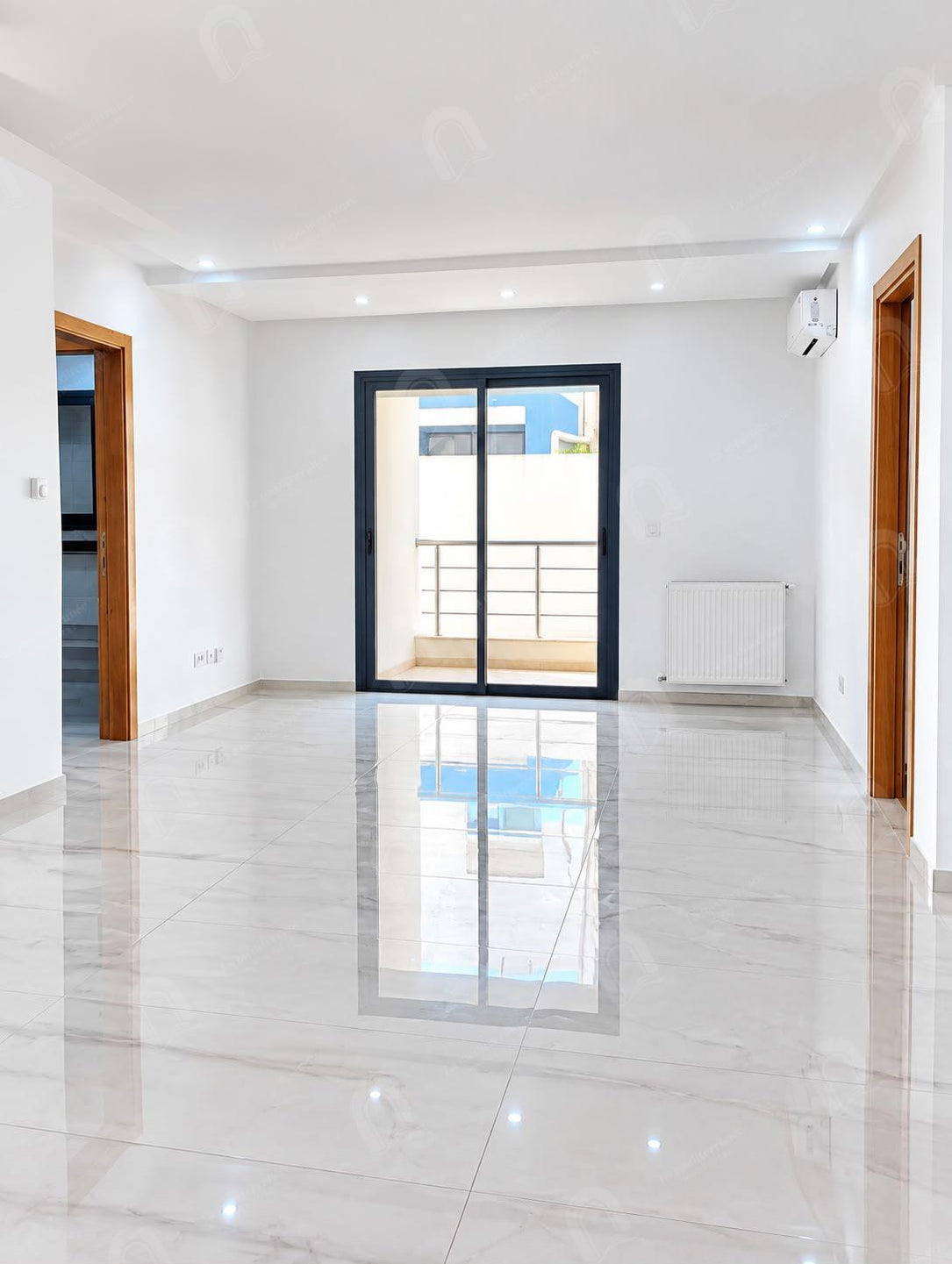 A vendre un appartement S+2 hst situé au Rdc à manouba